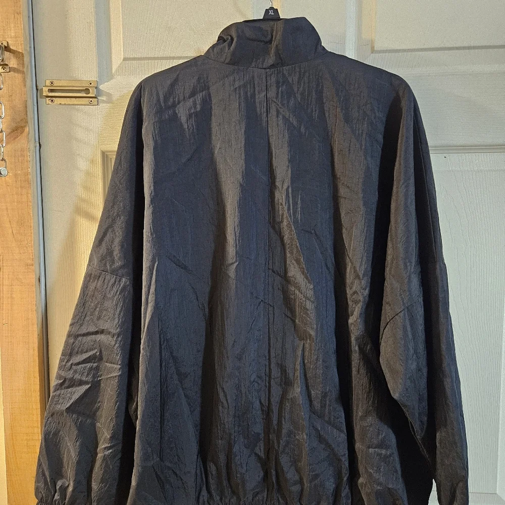 Nike Women's WNBA Black Woven Jacket: LIMITED EDITION: NEW WITH TAGS: SIZE L